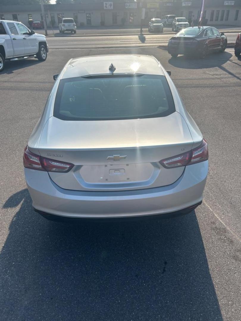 2020 SILVER CHEVROLET MALIBU LT (1G1ZD5ST2LF) with an 1.5L engine, Continuously Variable transmission, located at 2514 Williamson Rd NE, Roanoke, VA, 24012, (540) 265-7770, 37.294636, -79.936249 - NO CREDIT CHECK FINANCING WITH ONLY $4000 DOWN PAYMENT!!!! Check out our website www.needausedvehicle.com for our No Credit Check/ In House Financing options!! No Credit Check Available!!! In House Financing Available!!! All Clean Title Vehicles (no Salvaged or flooded vehicles ever on our lot)! - Photo#12