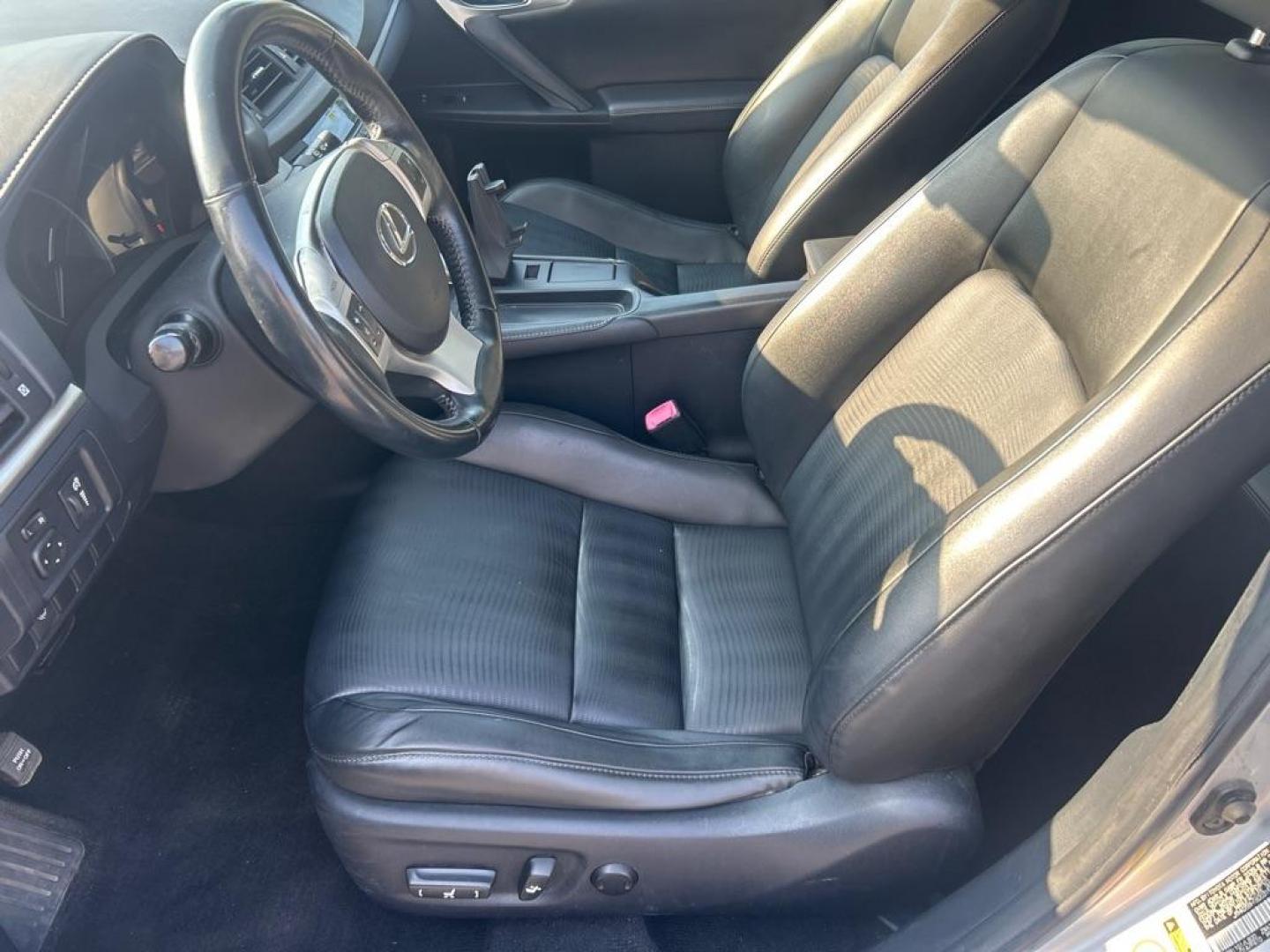 2011 SILVER LEXUS CT 200 (JTHKD5BH1B2) with an 1.8L engine, Continuously Variable transmission, located at 2514 Williamson Rd NE, Roanoke, VA, 24012, (540) 265-7770, 37.294636, -79.936249 - NO CREDIT CHECK FINANCING WITH ONLY $2800 DOWN PAYMENT!!!! Check out our website www.needausedvehicle.com for our No Credit Check/ In House Financing options!! No Credit Check Available!!! In House Financing Available!!! All Clean Title Vehicles (no Salvaged or flooded vehicles ever on our lot)! - Photo#5