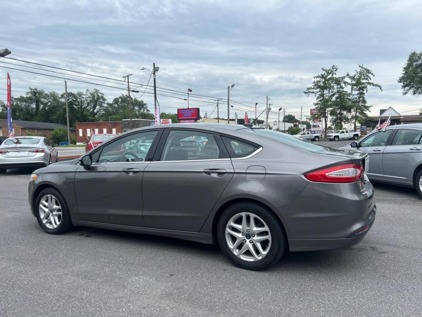 2014 GRAY FORD FUSION SE (1FA6P0H7XE5) with an 2.5L engine, Automatic transmission, located at 2514 Williamson Rd NE, Roanoke, VA, 24012, (540) 265-7770, 37.294636, -79.936249 - NO CREDIT CHECK FINANCING WITH ONLY $2800 DOWN PAYMENT!!!! Check out our website www.needausedvehicle.com for our No Credit Check/ In House Financing options!! No Credit Check Available!!! In House Financing Available!!! All Clean Title Vehicles (no Salvaged or flooded vehicles ever on our lot)! - Photo#1