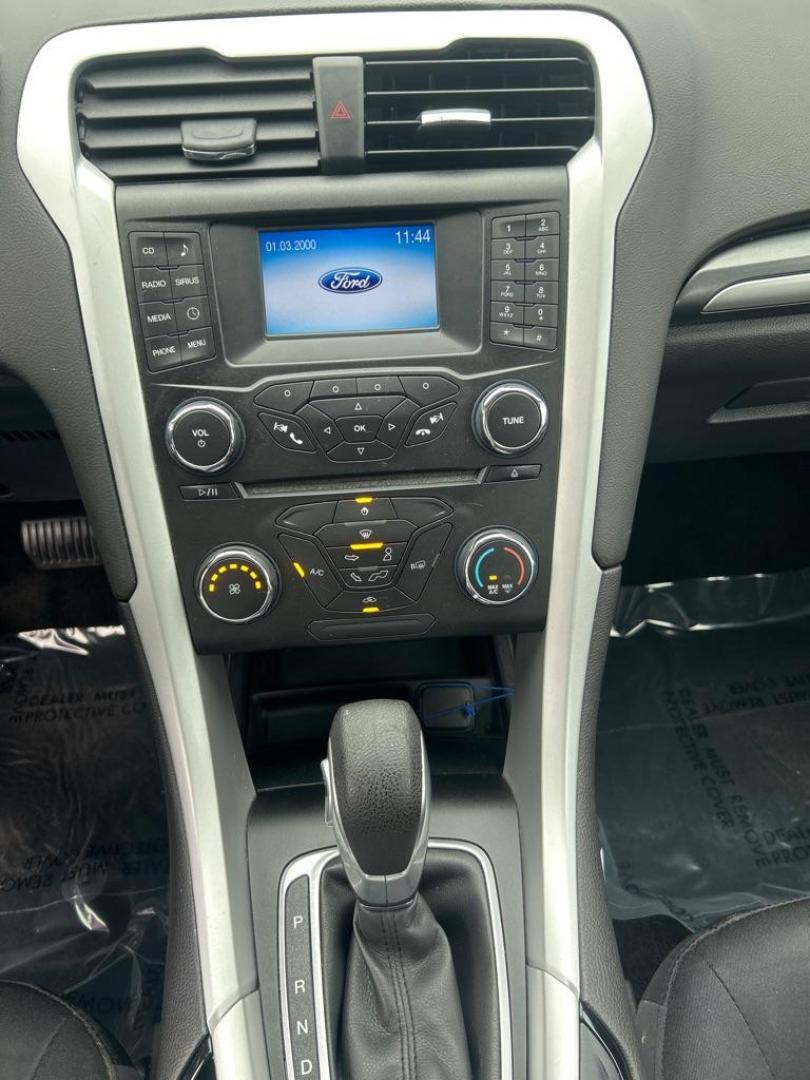 2014 GRAY FORD FUSION SE (1FA6P0H7XE5) with an 2.5L engine, Automatic transmission, located at 2514 Williamson Rd NE, Roanoke, VA, 24012, (540) 265-7770, 37.294636, -79.936249 - NO CREDIT CHECK FINANCING WITH ONLY $2800 DOWN PAYMENT!!!! Check out our website www.needausedvehicle.com for our No Credit Check/ In House Financing options!! No Credit Check Available!!! In House Financing Available!!! All Clean Title Vehicles (no Salvaged or flooded vehicles ever on our lot)! - Photo#5