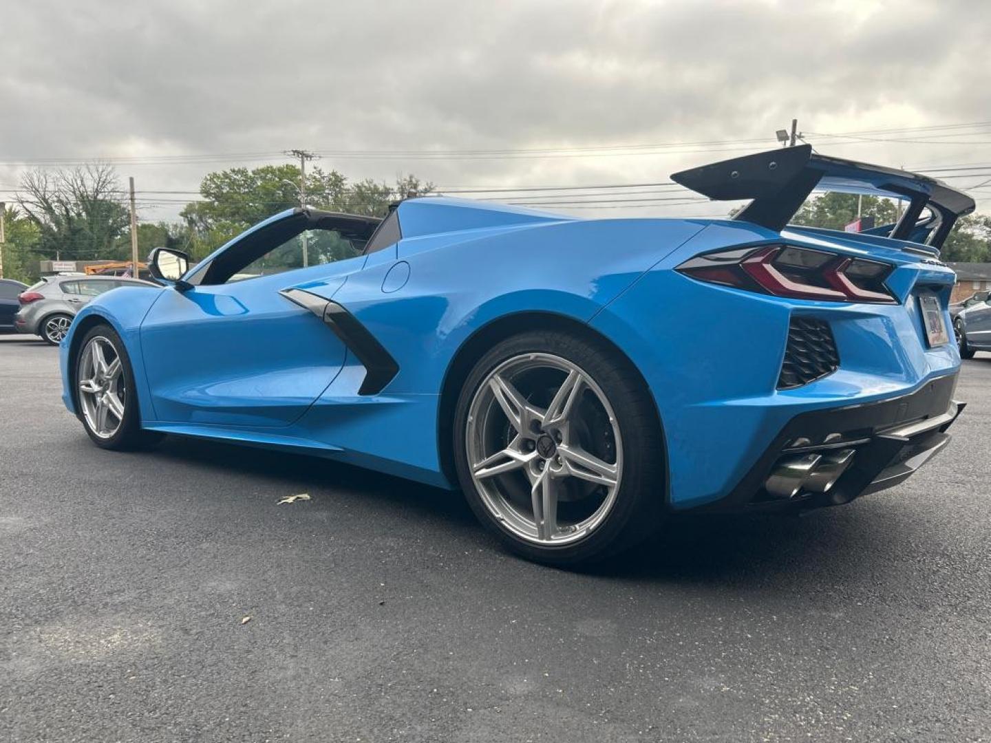 2022 BLUE CHEVROLET CORVETTE STINGRAY 2LT (1G1YB3D41N5) with an 6.2L engine, Automatic transmission, located at 2514 Williamson Rd NE, Roanoke, VA, 24012, (540) 265-7770, 37.294636, -79.936249 - ***** CASH ONLY PRICE IS $78000.00 (NOT INCLUDING SALES TAX, TAGS, TITLING, AND PROCESSING FEE) ***** *********** VEHICLE SHOWN BY APPOINTMENT ONLY ***************** This hard top convertible Corvette Stingray 2LT sports so many features, 6.2L 8 cylinder automatic transmission with paddle shift - Photo#1