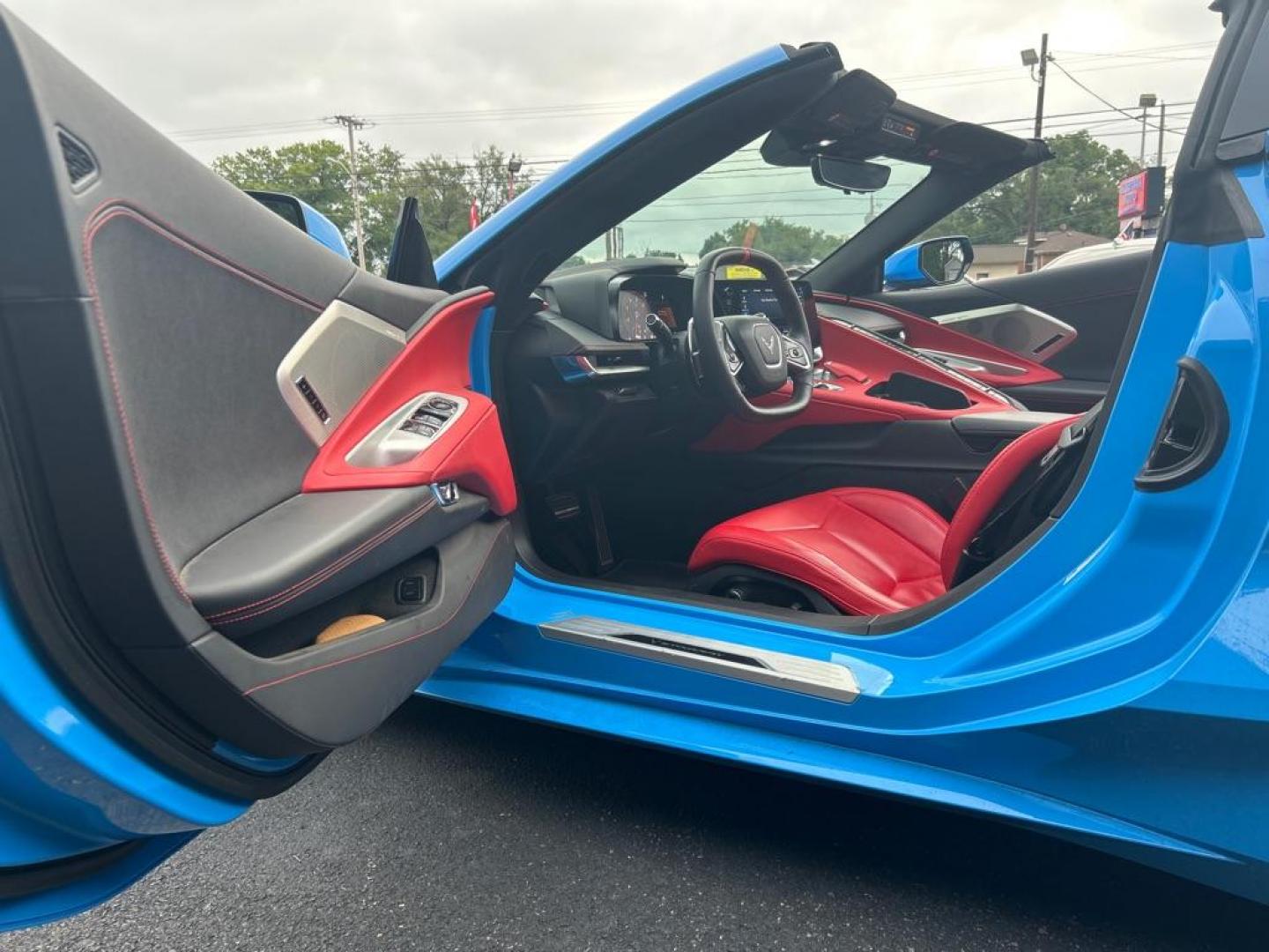 2022 BLUE CHEVROLET CORVETTE STINGRAY 2LT (1G1YB3D41N5) with an 6.2L engine, Automatic transmission, located at 2514 Williamson Rd NE, Roanoke, VA, 24012, (540) 265-7770, 37.294636, -79.936249 - ***** CASH ONLY PRICE IS $78000.00 (NOT INCLUDING SALES TAX, TAGS, TITLING, AND PROCESSING FEE) ***** *********** VEHICLE SHOWN BY APPOINTMENT ONLY ***************** This hard top convertible Corvette Stingray 2LT sports so many features, 6.2L 8 cylinder automatic transmission with paddle shift - Photo#2