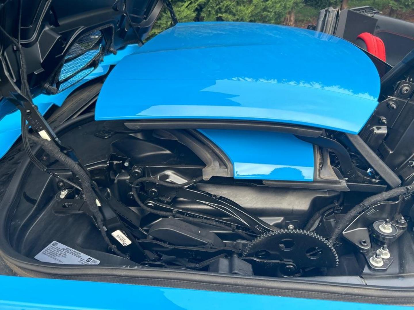 2022 BLUE CHEVROLET CORVETTE STINGRAY 2LT (1G1YB3D41N5) with an 6.2L engine, Automatic transmission, located at 2514 Williamson Rd NE, Roanoke, VA, 24012, (540) 265-7770, 37.294636, -79.936249 - ***** CASH ONLY PRICE IS $78000.00 (NOT INCLUDING SALES TAX, TAGS, TITLING, AND PROCESSING FEE) ***** *********** VEHICLE SHOWN BY APPOINTMENT ONLY ***************** This hard top convertible Corvette Stingray 2LT sports so many features, 6.2L 8 cylinder automatic transmission with paddle shift - Photo#12