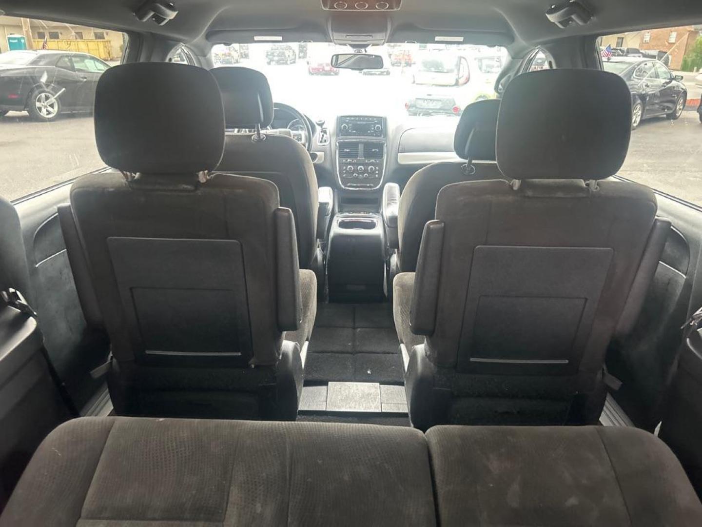 2016 GRAY DODGE GRAND CARAVAN SXT (2C4RDGCG2GR) with an 3.6L engine, Automatic transmission, located at 2514 Williamson Rd NE, Roanoke, VA, 24012, (540) 265-7770, 37.294636, -79.936249 - Photo#3