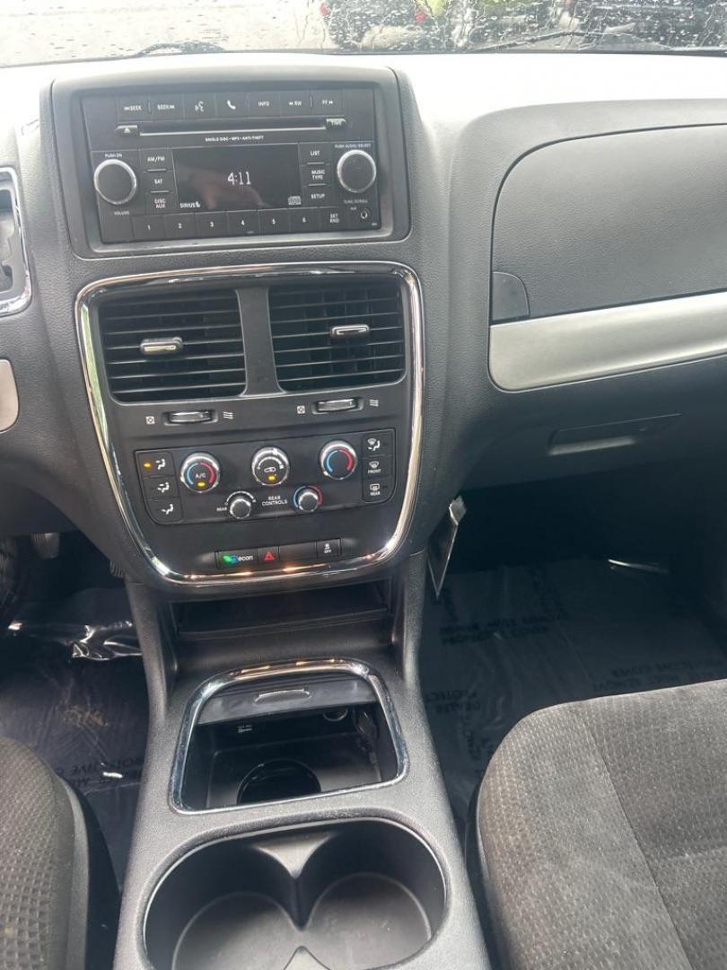 2016 GRAY DODGE GRAND CARAVAN SXT (2C4RDGCG2GR) with an 3.6L engine, Automatic transmission, located at 2514 Williamson Rd NE, Roanoke, VA, 24012, (540) 265-7770, 37.294636, -79.936249 - Photo#7