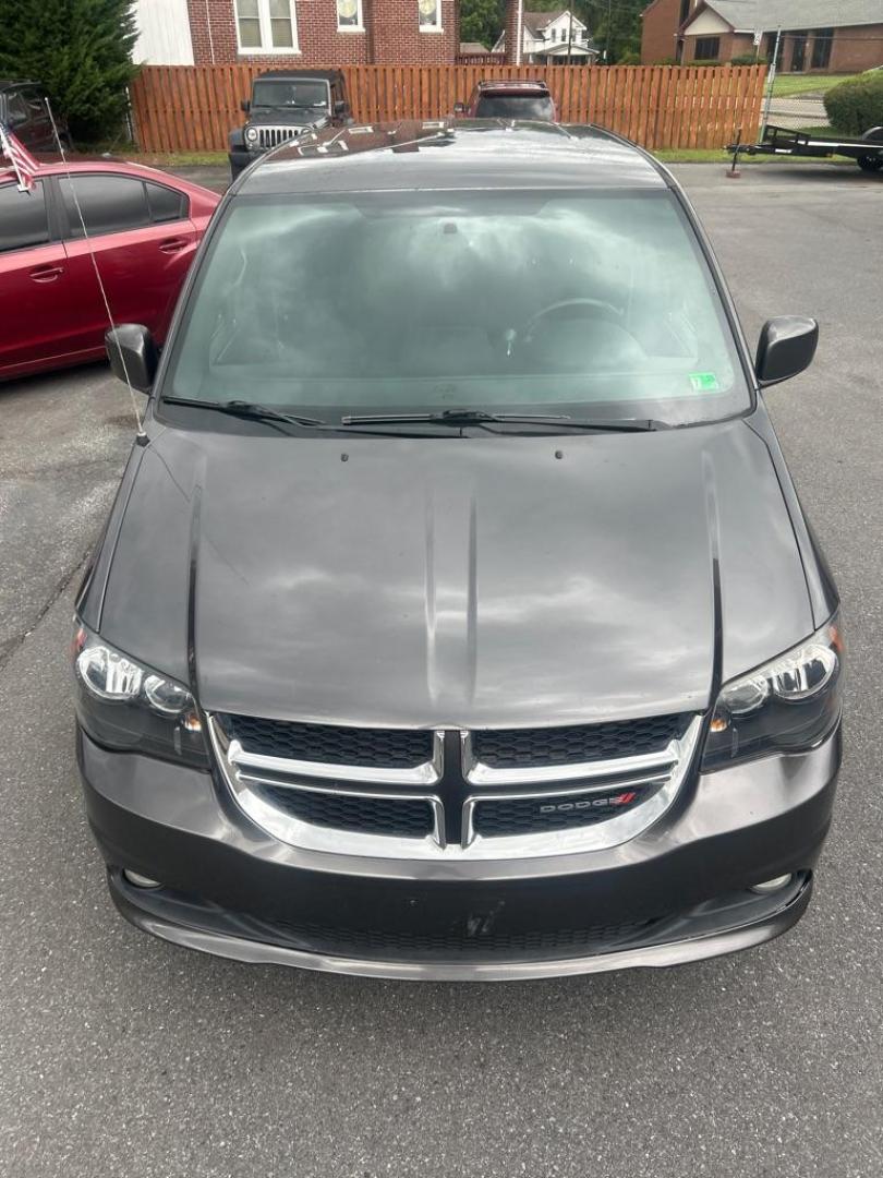 2016 GRAY DODGE GRAND CARAVAN SXT (2C4RDGCG2GR) with an 3.6L engine, Automatic transmission, located at 2514 Williamson Rd NE, Roanoke, VA, 24012, (540) 265-7770, 37.294636, -79.936249 - Photo#10