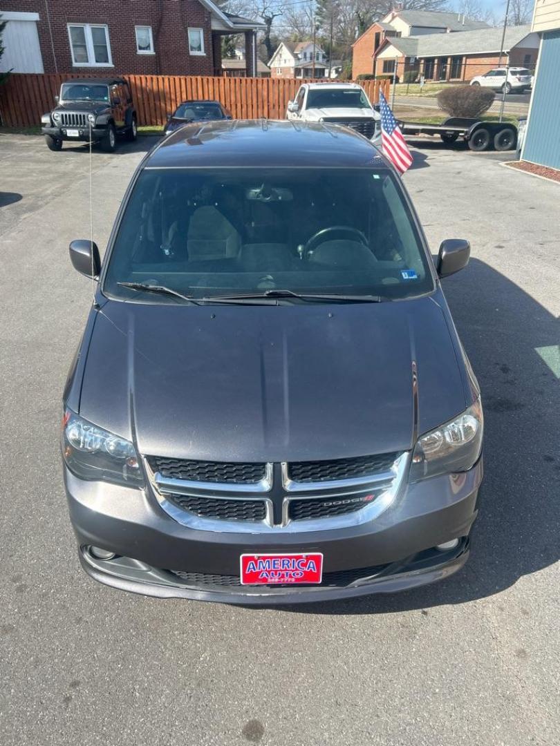 2016 GRAY DODGE GRAND CARAVAN SXT (2C4RDGCG2GR) with an 3.6L engine, Automatic transmission, located at 2514 Williamson Rd NE, Roanoke, VA, 24012, (540) 265-7770, 37.294636, -79.936249 - Photo#1