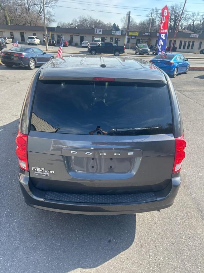 2016 GRAY DODGE GRAND CARAVAN SXT (2C4RDGCG2GR) with an 3.6L engine, Automatic transmission, located at 2514 Williamson Rd NE, Roanoke, VA, 24012, (540) 265-7770, 37.294636, -79.936249 - Photo#3