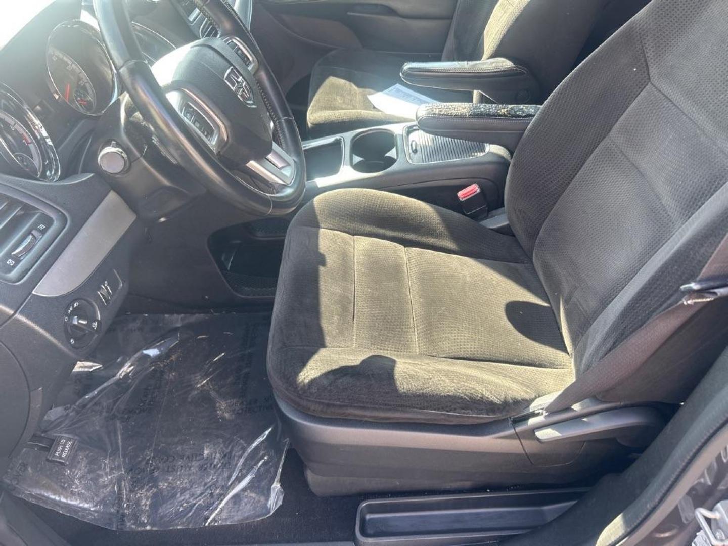 2016 GRAY DODGE GRAND CARAVAN SXT (2C4RDGCG2GR) with an 3.6L engine, Automatic transmission, located at 2514 Williamson Rd NE, Roanoke, VA, 24012, (540) 265-7770, 37.294636, -79.936249 - Photo#8