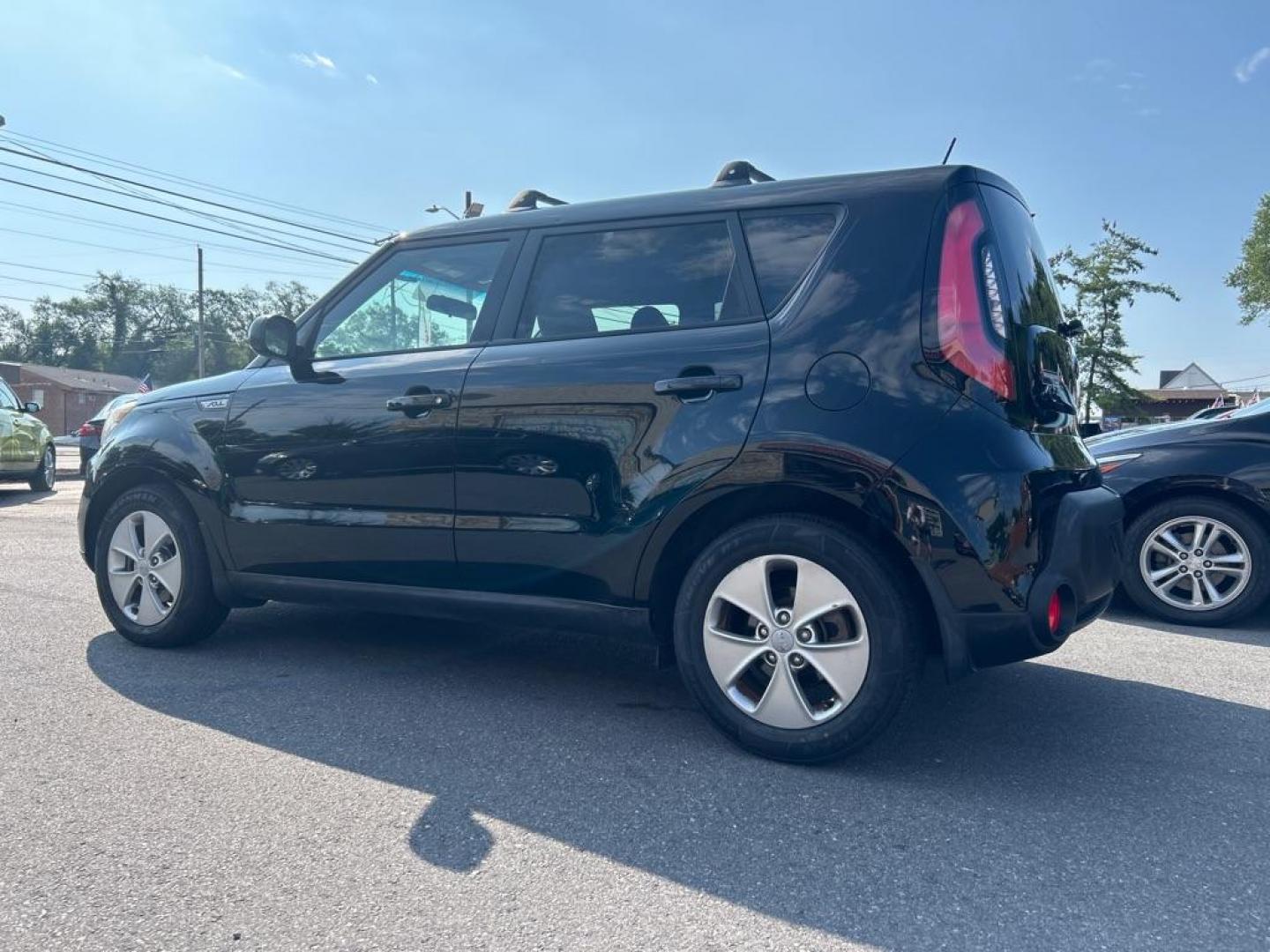 2015 BLACK KIA SOUL (KNDJN2A23F7) with an 1.6L engine, Automatic transmission, located at 2514 Williamson Rd NE, Roanoke, VA, 24012, (540) 265-7770, 37.294636, -79.936249 - Photo#1