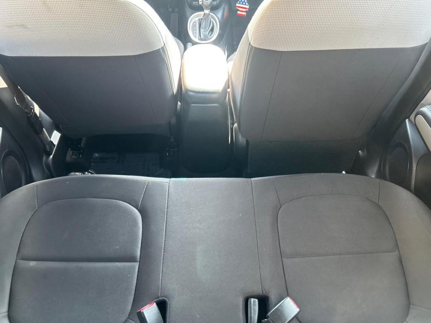 2015 BLACK KIA SOUL (KNDJN2A23F7) with an 1.6L engine, Automatic transmission, located at 2514 Williamson Rd NE, Roanoke, VA, 24012, (540) 265-7770, 37.294636, -79.936249 - Photo#2