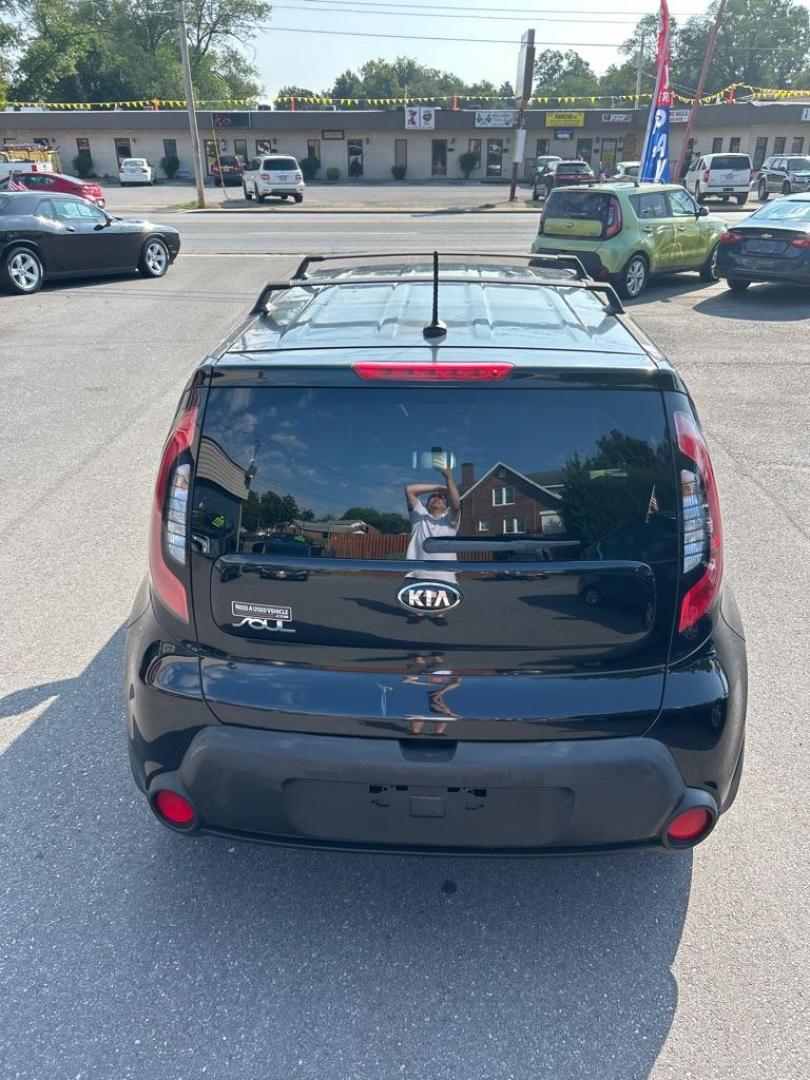 2015 BLACK KIA SOUL (KNDJN2A23F7) with an 1.6L engine, Automatic transmission, located at 2514 Williamson Rd NE, Roanoke, VA, 24012, (540) 265-7770, 37.294636, -79.936249 - Photo#11