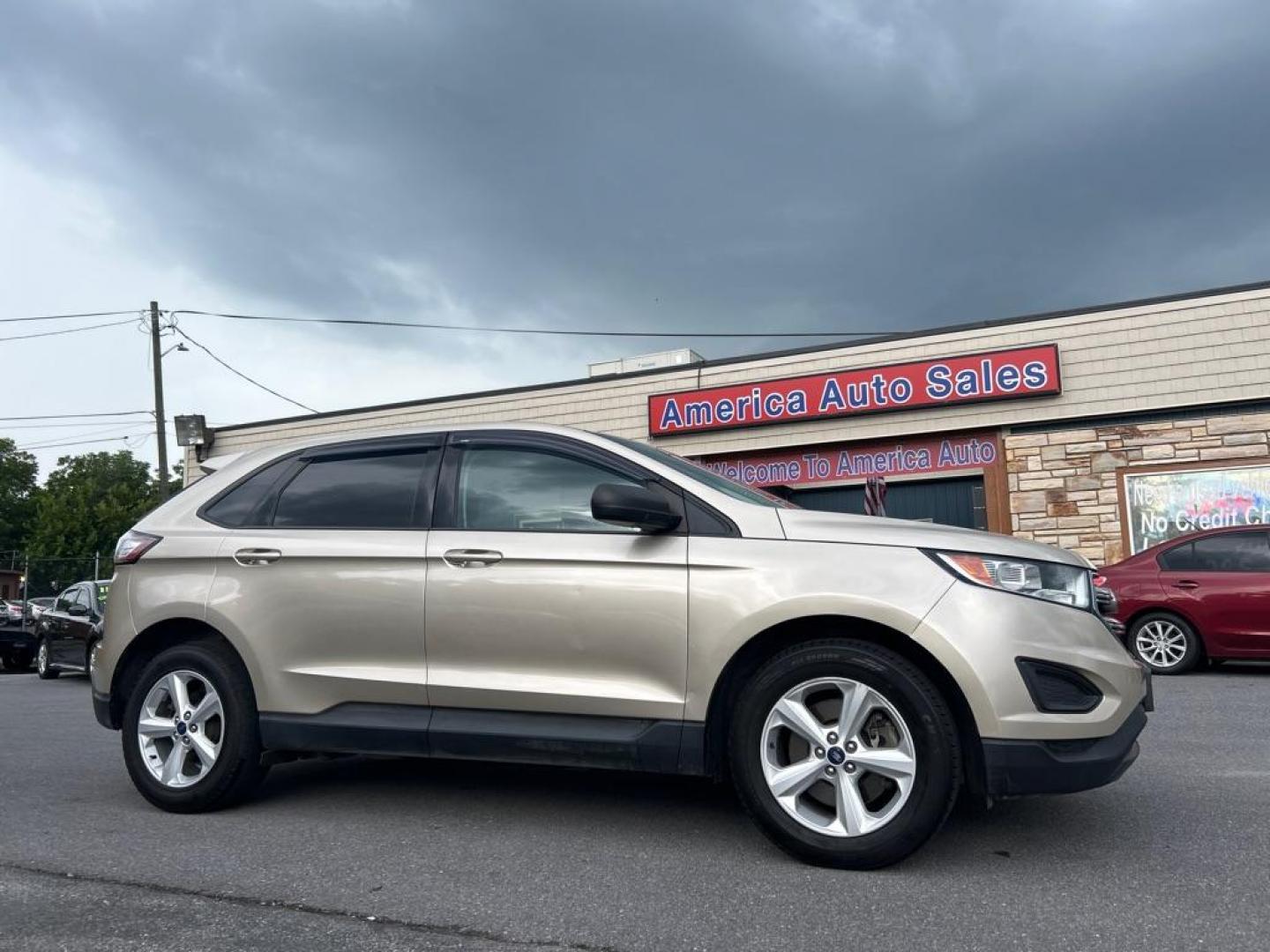 2018 GOLD FORD EDGE SE (2FMPK4G92JB) with an 2.0L engine, Automatic transmission, located at 2514 Williamson Rd NE, Roanoke, VA, 24012, (540) 265-7770, 37.294636, -79.936249 - NO CREDIT CHECK FINANCING WITH ONLY $4000 DOWN PAYMENT!!!! Check out our website www.needausedvehicle.com for our No Credit Check/ In House Financing options!! No Credit Check Available!!! In House Financing Available!!! All Clean Title Vehicles (no Salvaged or flooded vehicles ever on our lot)! - Photo#0
