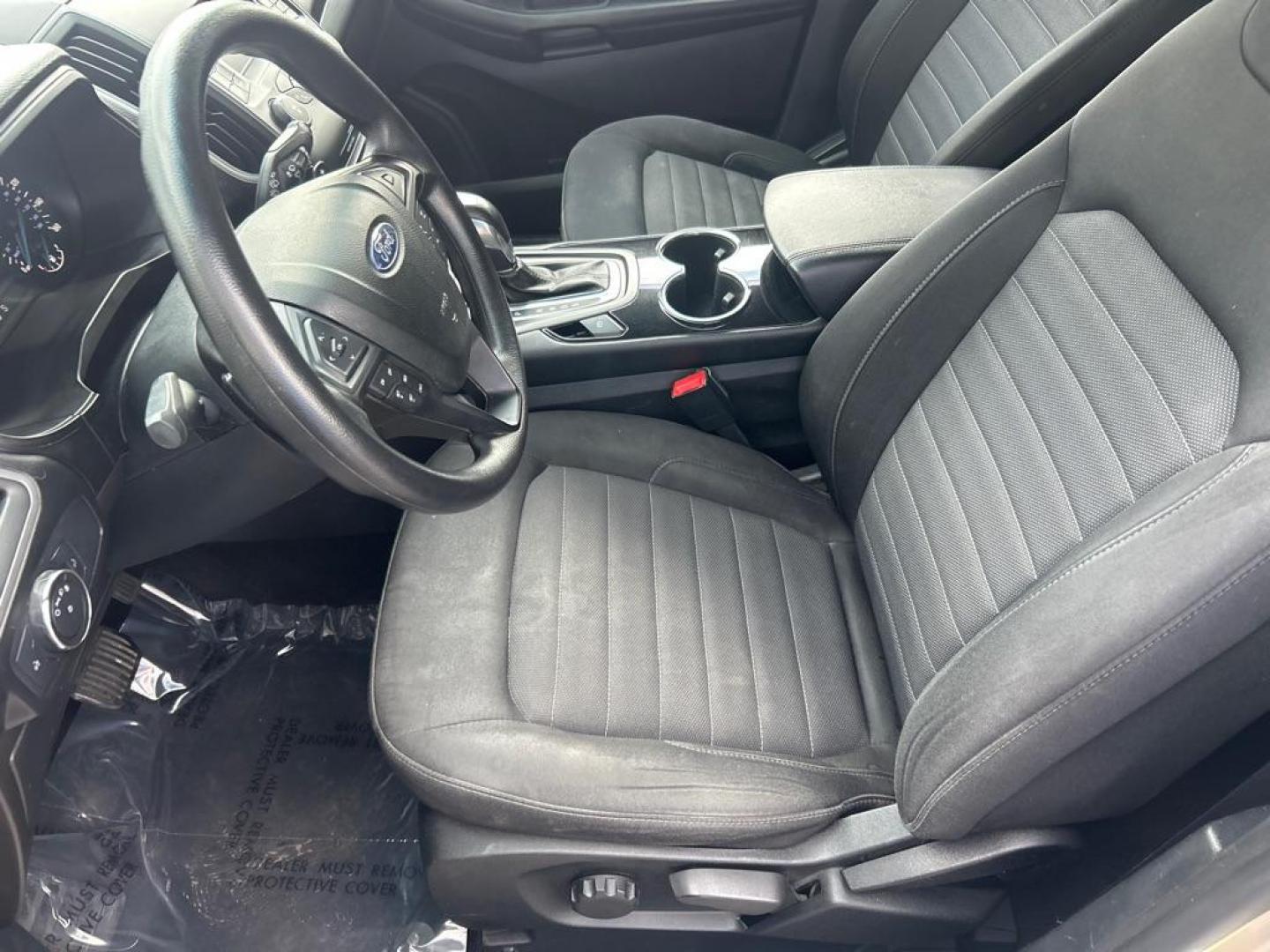 2018 GOLD FORD EDGE SE (2FMPK4G92JB) with an 2.0L engine, Automatic transmission, located at 2514 Williamson Rd NE, Roanoke, VA, 24012, (540) 265-7770, 37.294636, -79.936249 - NO CREDIT CHECK FINANCING WITH ONLY $4000 DOWN PAYMENT!!!! Check out our website www.needausedvehicle.com for our No Credit Check/ In House Financing options!! No Credit Check Available!!! In House Financing Available!!! All Clean Title Vehicles (no Salvaged or flooded vehicles ever on our lot)! - Photo#6