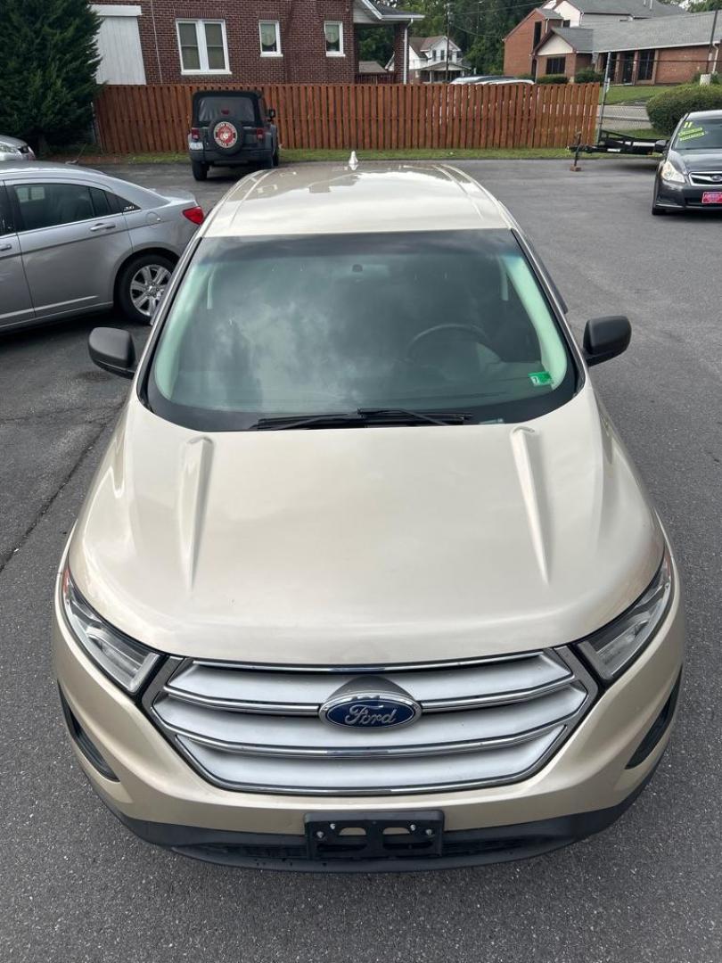 2018 GOLD FORD EDGE SE (2FMPK4G92JB) with an 2.0L engine, Automatic transmission, located at 2514 Williamson Rd NE, Roanoke, VA, 24012, (540) 265-7770, 37.294636, -79.936249 - Photo#10
