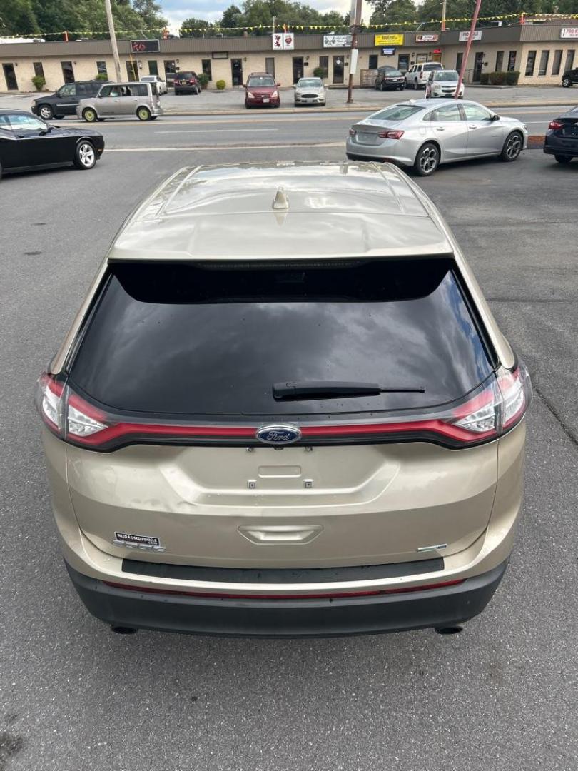 2018 GOLD FORD EDGE SE (2FMPK4G92JB) with an 2.0L engine, Automatic transmission, located at 2514 Williamson Rd NE, Roanoke, VA, 24012, (540) 265-7770, 37.294636, -79.936249 - Photo#11