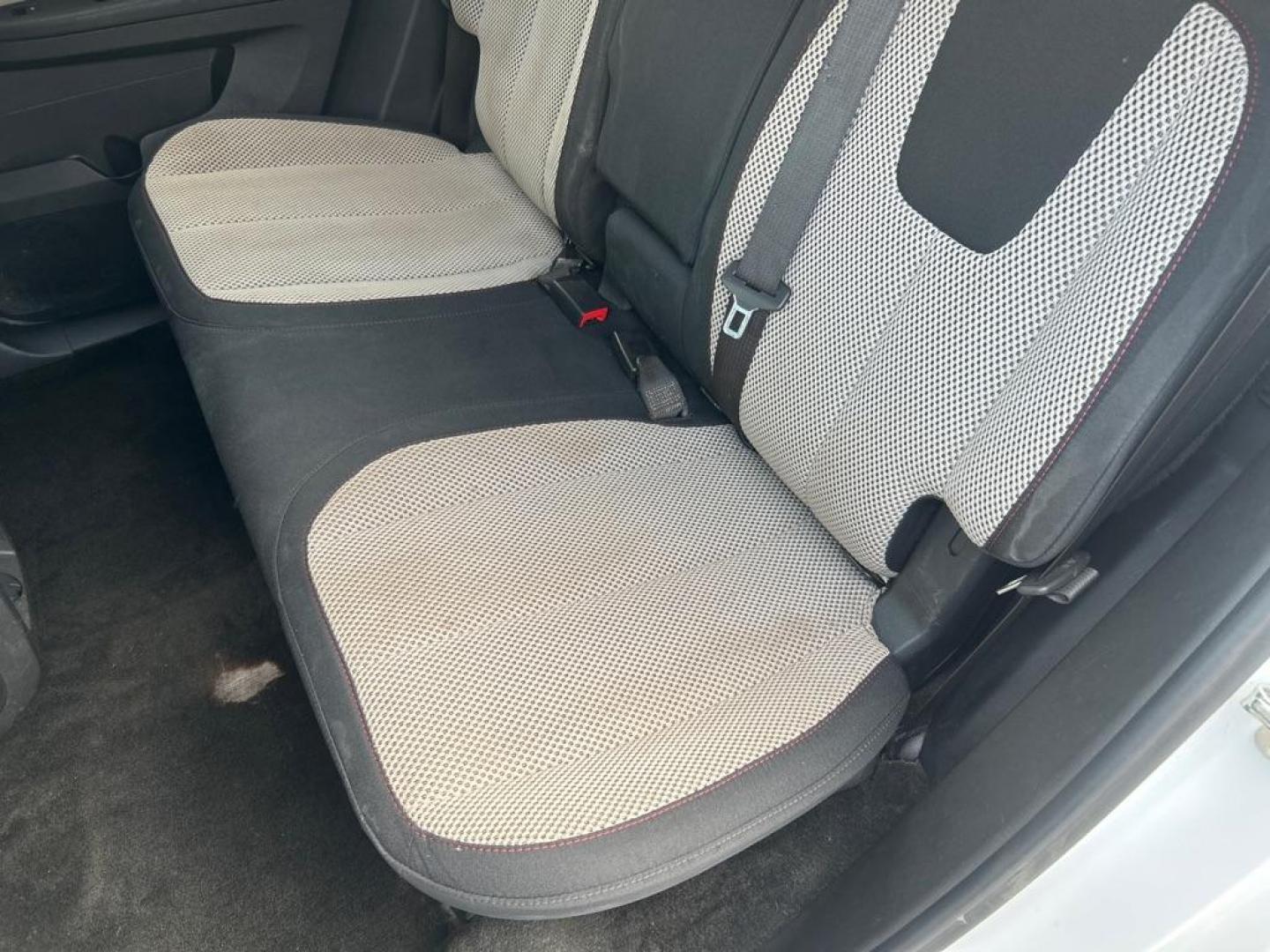 2017 WHITE CHEVROLET EQUINOX LT (2GNFLFEK2H6) with an 2.4L engine, Automatic transmission, located at 2514 Williamson Rd NE, Roanoke, VA, 24012, (540) 265-7770, 37.294636, -79.936249 - NO CREDIT CHECK FINANCING WITH ONLY $2800 DOWN PAYMENT!!!! Check out our website www.needausedvehicle.com for our No Credit Check/ In House Financing options!! No Credit Check Available!!! In House Financing Available!!! All Clean Title Vehicles (no Salvaged or flooded vehicles ever on our lot)! - Photo#4