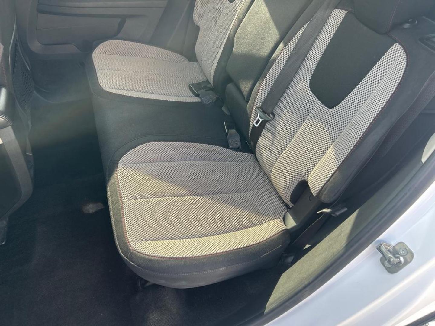 2017 WHITE CHEVROLET EQUINOX LT (2GNFLFEK2H6) with an 2.4L engine, Automatic transmission, located at 2514 Williamson Rd NE, Roanoke, VA, 24012, (540) 265-7770, 37.294636, -79.936249 - NO CREDIT CHECK FINANCING WITH ONLY $2700 DOWN PAYMENT!!!! Check out our website www.needausedvehicle.com for our No Credit Check/ In House Financing options!! No Credit Check Available!!! In House Financing Available!!! All Clean Title Vehicles (no Salvaged or flooded vehicles ever on our lot)! - Photo#6