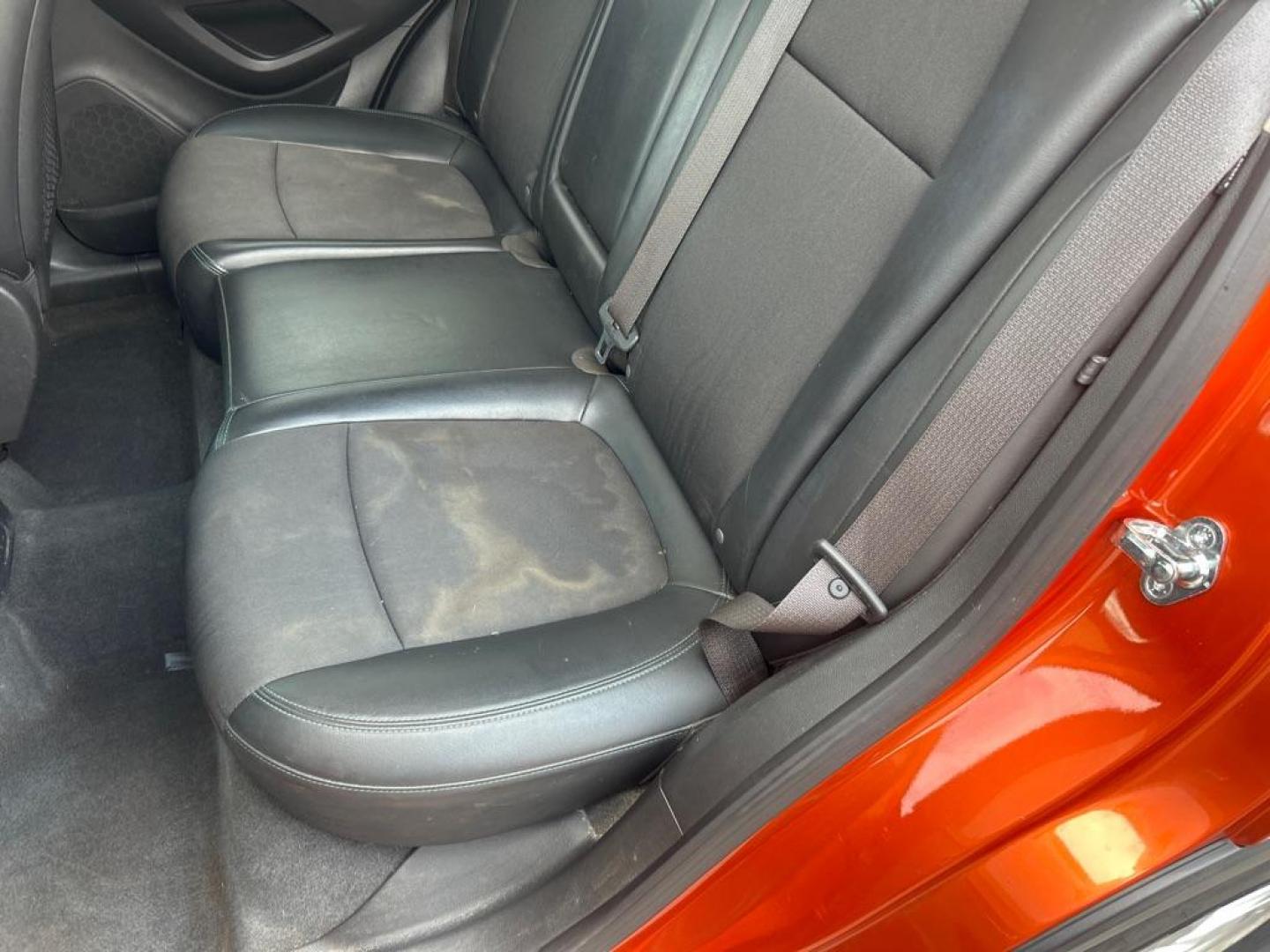2015 ORANGE CHEVROLET TRAX 1LT (KL7CJRSB7FB) with an 1.4L engine, Automatic transmission, located at 2514 Williamson Rd NE, Roanoke, VA, 24012, (540) 265-7770, 37.294636, -79.936249 - Photo#4
