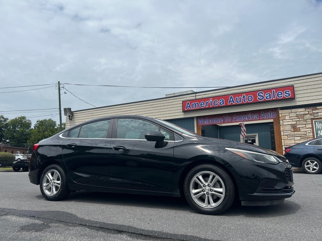 2017 Chevrolet Cruze LT's photo
