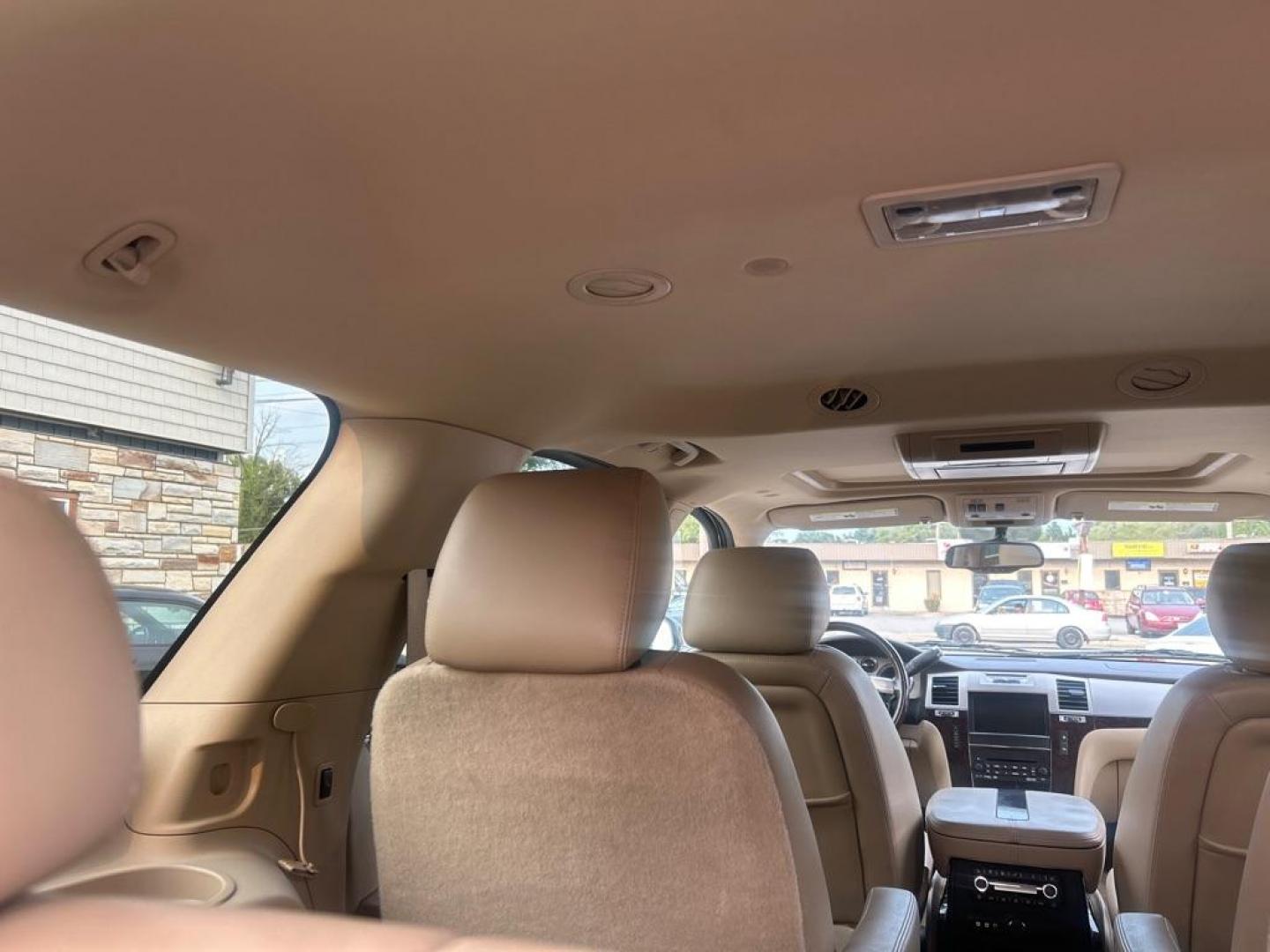 2011 BLACK CADILLAC ESCALADE PREMIUM (1GYS4CEF0BR) with an 6.2L engine, Automatic transmission, located at 2514 Williamson Rd NE, Roanoke, VA, 24012, (540) 265-7770, 37.294636, -79.936249 - NO CREDIT CHECK FINANCING WITH ONLY $4700 DOWN PAYMENT!!!! Check out our website www.needausedvehicle.com for our No Credit Check/ In House Financing options!! No Credit Check Available!!! In House Financing Available!!! All Clean Title Vehicles (no Salvaged or flooded vehicles ever on our lot)! - Photo#6