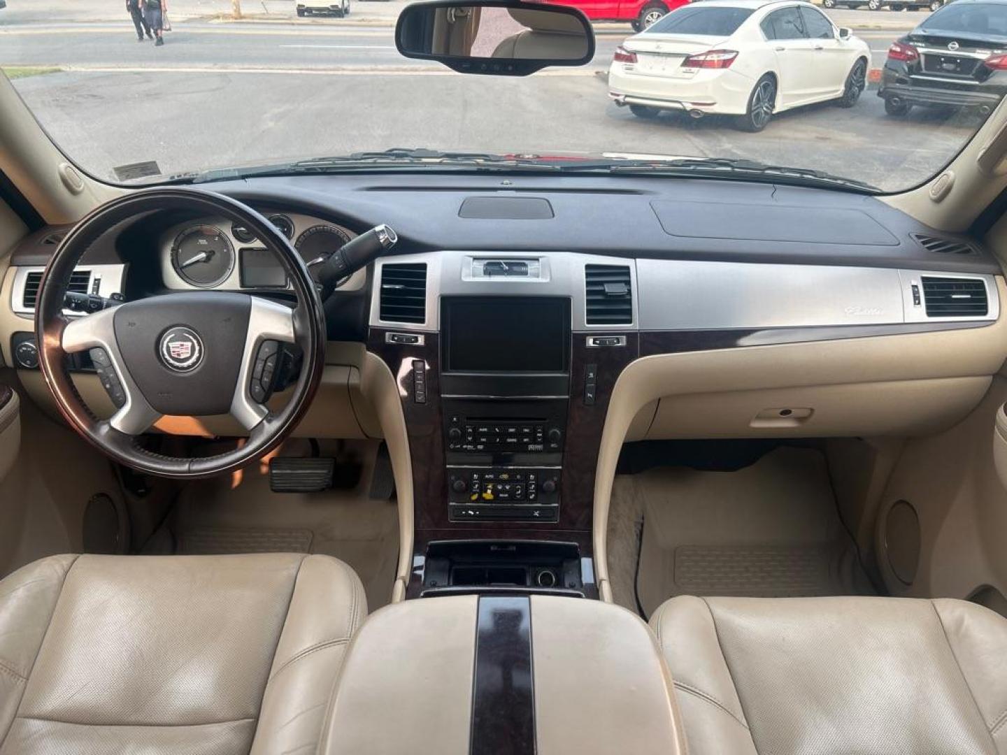 2011 BLACK CADILLAC ESCALADE PREMIUM (1GYS4CEF0BR) with an 6.2L engine, Automatic transmission, located at 2514 Williamson Rd NE, Roanoke, VA, 24012, (540) 265-7770, 37.294636, -79.936249 - NO CREDIT CHECK FINANCING WITH ONLY $4700 DOWN PAYMENT!!!! Check out our website www.needausedvehicle.com for our No Credit Check/ In House Financing options!! No Credit Check Available!!! In House Financing Available!!! All Clean Title Vehicles (no Salvaged or flooded vehicles ever on our lot)! - Photo#9