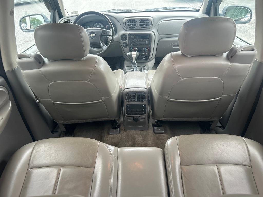 2008 WHITE CHEVROLET TRAILBLAZER 2LT (1GNDT13S682) with an 4.2L engine, Automatic transmission, located at 2514 Williamson Rd NE, Roanoke, VA, 24012, (540) 265-7770, 37.294636, -79.936249 - NO CREDIT CHECK FINANCING WITH ONLY $1800 DOWN PAYMENT!!!! Check out our website www.needausedvehicle.com for our No Credit Check/ In House Financing options!! No Credit Check Available!!! In House Financing Available!!! All Clean Title Vehicles (no Salvaged or flooded vehicles ever on our lot)! - Photo#2
