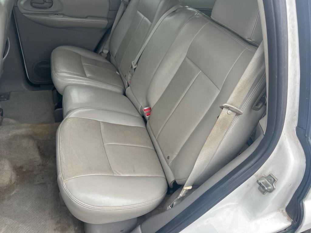 2008 WHITE CHEVROLET TRAILBLAZER 2LT (1GNDT13S682) with an 4.2L engine, Automatic transmission, located at 2514 Williamson Rd NE, Roanoke, VA, 24012, (540) 265-7770, 37.294636, -79.936249 - NO CREDIT CHECK FINANCING WITH ONLY $1800 DOWN PAYMENT!!!! Check out our website www.needausedvehicle.com for our No Credit Check/ In House Financing options!! No Credit Check Available!!! In House Financing Available!!! All Clean Title Vehicles (no Salvaged or flooded vehicles ever on our lot)! - Photo#3