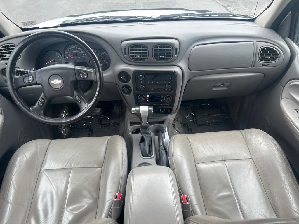 2008 WHITE CHEVROLET TRAILBLAZER 2LT (1GNDT13S682) with an 4.2L engine, Automatic transmission, located at 2514 Williamson Rd NE, Roanoke, VA, 24012, (540) 265-7770, 37.294636, -79.936249 - NO CREDIT CHECK FINANCING WITH ONLY $1800 DOWN PAYMENT!!!! Check out our website www.needausedvehicle.com for our No Credit Check/ In House Financing options!! No Credit Check Available!!! In House Financing Available!!! All Clean Title Vehicles (no Salvaged or flooded vehicles ever on our lot)! - Photo#4