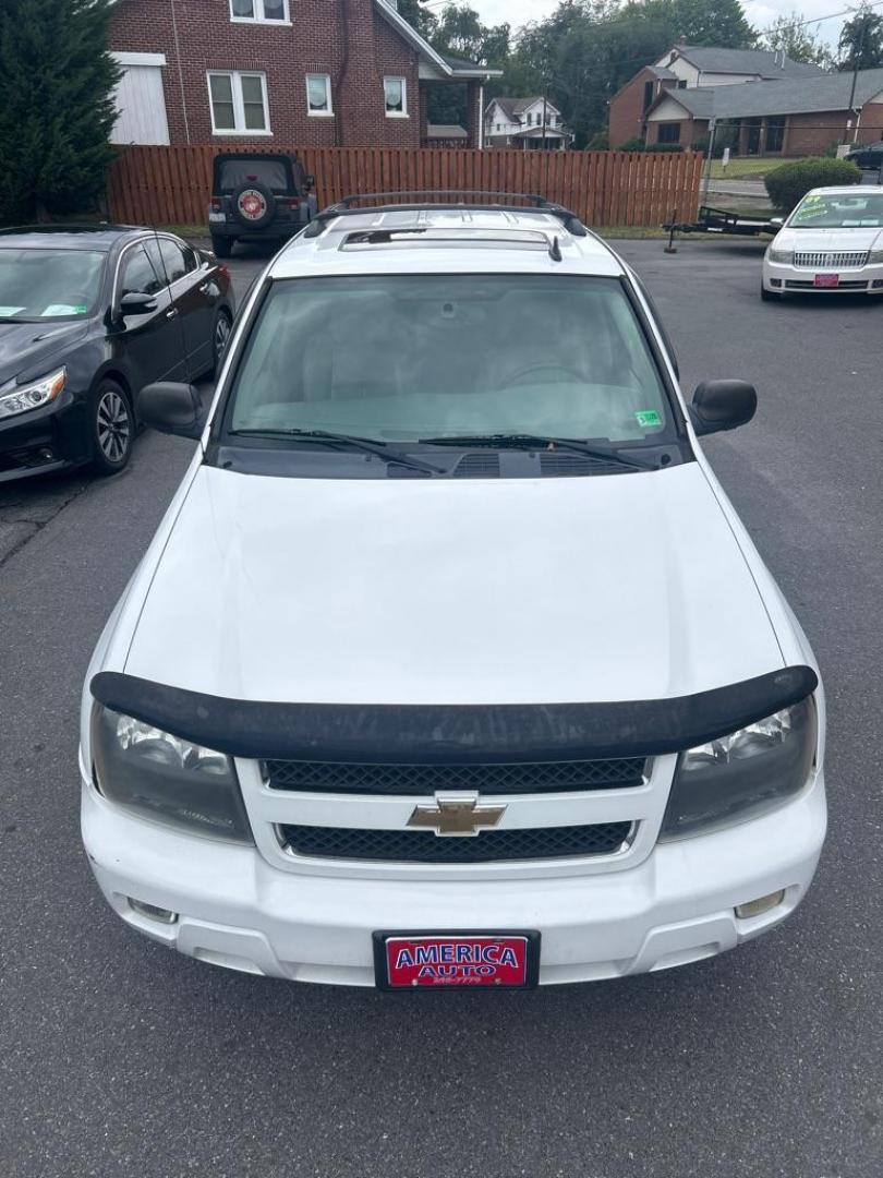 2008 WHITE CHEVROLET TRAILBLAZER 2LT (1GNDT13S682) with an 4.2L engine, Automatic transmission, located at 2514 Williamson Rd NE, Roanoke, VA, 24012, (540) 265-7770, 37.294636, -79.936249 - Photo#10