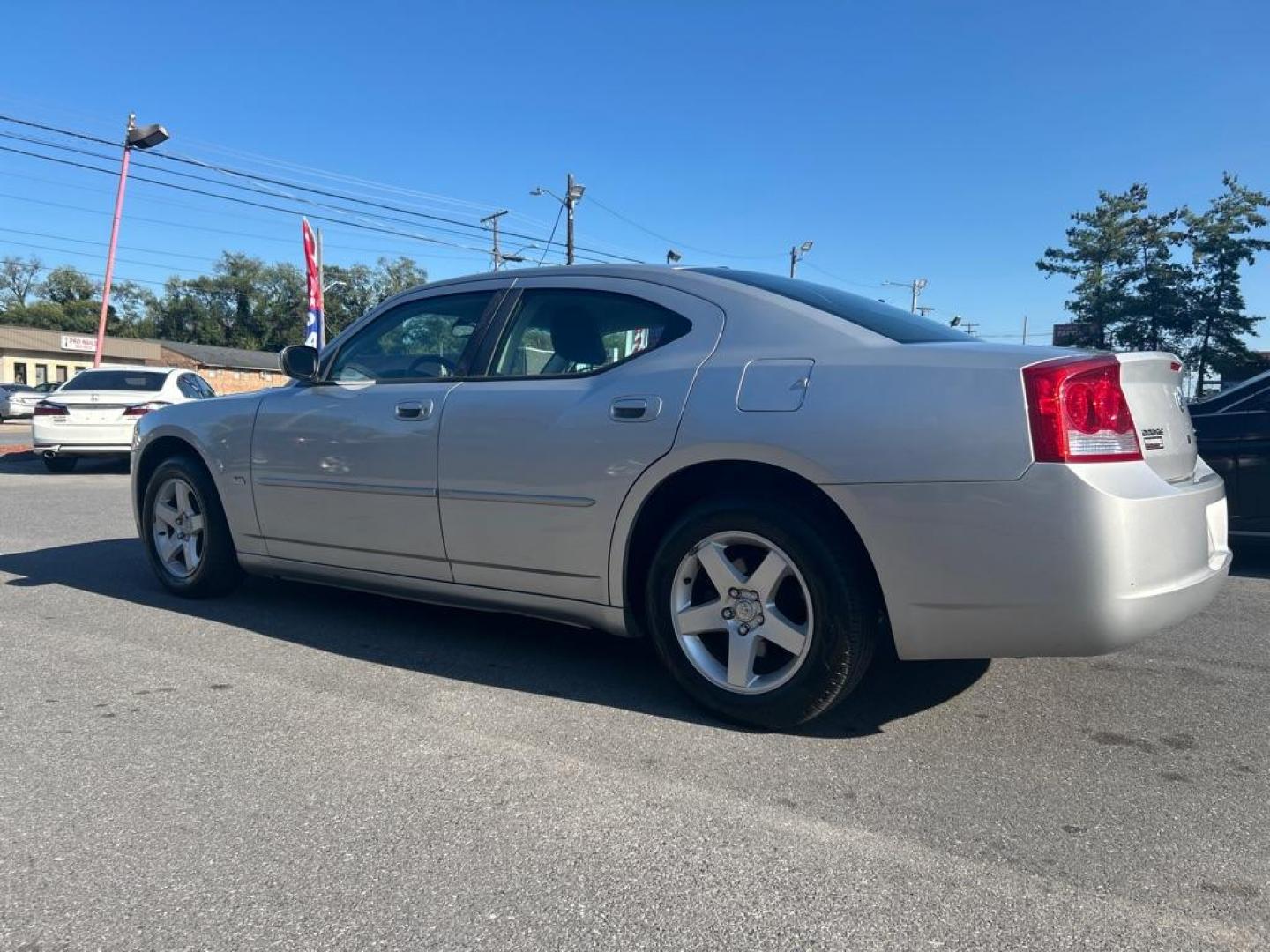 2010 SILVER DODGE CHARGER SXT (2B3CA3CV2AH) with an 3.5L engine, Automatic transmission, located at 2514 Williamson Rd NE, Roanoke, VA, 24012, (540) 265-7770, 37.294636, -79.936249 - NO CREDIT CHECK FINANCING WITH ONLY $2700 DOWN PAYMENT!!!! Check out our website www.needausedvehicle.com for our No Credit Check/ In House Financing options!! No Credit Check Available!!! In House Financing Available!!! All Clean Title Vehicles (no Salvaged or flooded vehicles ever on our lot)! - Photo#2
