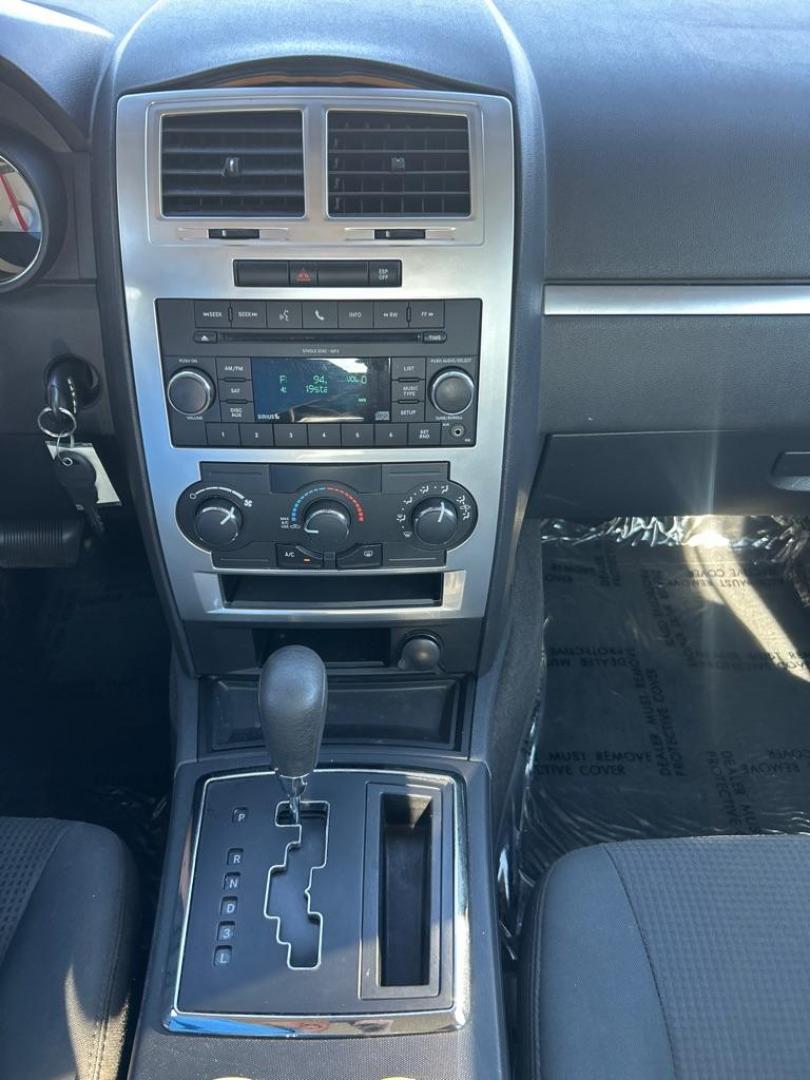 2010 SILVER DODGE CHARGER SXT (2B3CA3CV2AH) with an 3.5L engine, Automatic transmission, located at 2514 Williamson Rd NE, Roanoke, VA, 24012, (540) 265-7770, 37.294636, -79.936249 - NO CREDIT CHECK FINANCING WITH ONLY $2700 DOWN PAYMENT!!!! Check out our website www.needausedvehicle.com for our No Credit Check/ In House Financing options!! No Credit Check Available!!! In House Financing Available!!! All Clean Title Vehicles (no Salvaged or flooded vehicles ever on our lot)! - Photo#7