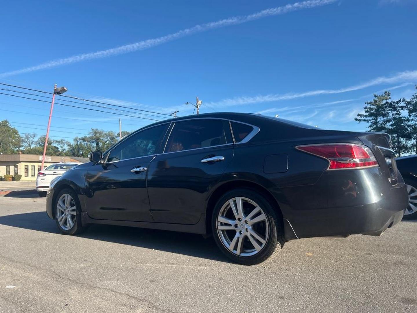 2015 BLUE NISSAN ALTIMA 3.5S (1N4BL3AP4FC) with an 3.5L engine, Continuously Variable transmission, located at 2514 Williamson Rd NE, Roanoke, VA, 24012, (540) 265-7770, 37.294636, -79.936249 - NO CREDIT CHECK FINANCING WITH ONLY $2500 DOWN PAYMENT!!!! Check out our website www.needausedvehicle.com for our No Credit Check/ In House Financing options!! No Credit Check Available!!! In House Financing Available!!! All Clean Title Vehicles (no Salvaged or flooded vehicles ever on our lot)! - Photo#2