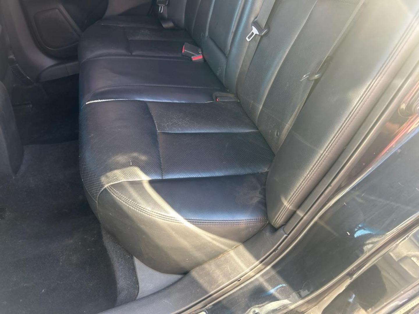 2015 BLUE NISSAN ALTIMA 3.5S (1N4BL3AP4FC) with an 3.5L engine, Continuously Variable transmission, located at 2514 Williamson Rd NE, Roanoke, VA, 24012, (540) 265-7770, 37.294636, -79.936249 - NO CREDIT CHECK FINANCING WITH ONLY $2500 DOWN PAYMENT!!!! Check out our website www.needausedvehicle.com for our No Credit Check/ In House Financing options!! No Credit Check Available!!! In House Financing Available!!! All Clean Title Vehicles (no Salvaged or flooded vehicles ever on our lot)! - Photo#4