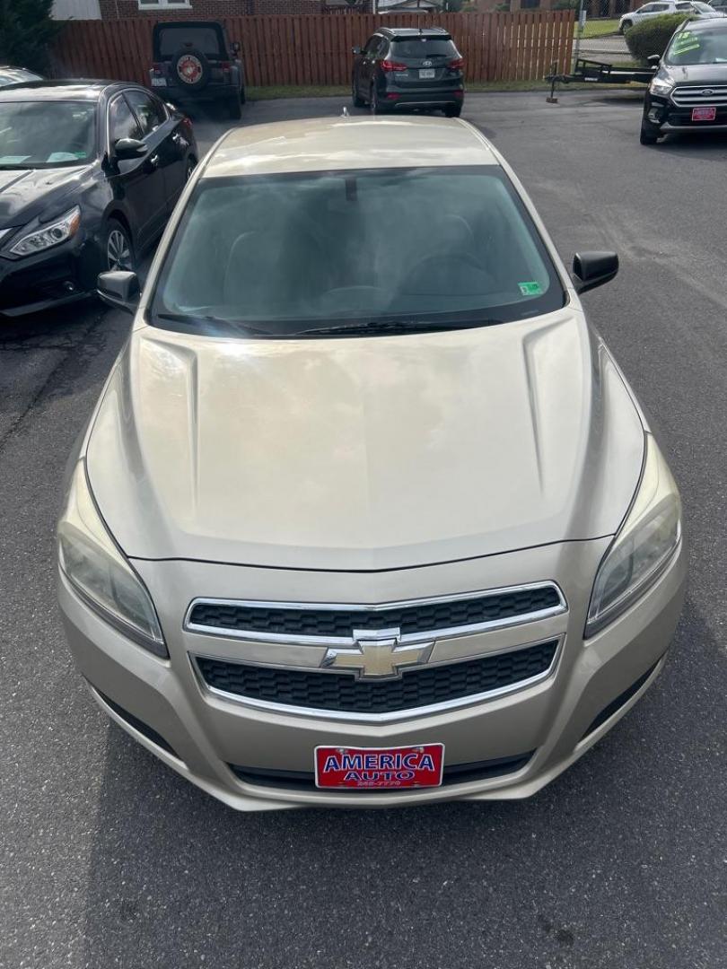 2013 GOLD CHEVROLET MALIBU LS (1G11B5SA3DF) with an 2.5L engine, Automatic transmission, located at 2514 Williamson Rd NE, Roanoke, VA, 24012, (540) 265-7770, 37.294636, -79.936249 - Photo#1