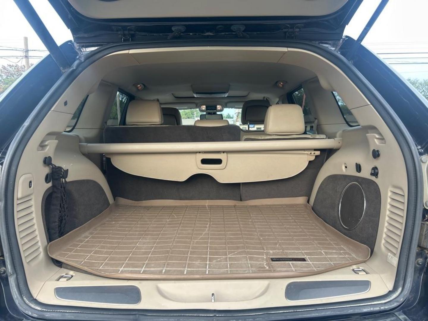 2011 BLUE JEEP GRAND CHEROKEE OVERLAND (1J4RR6GT4BC) with an 5.7L engine, Automatic transmission, located at 2514 Williamson Rd NE, Roanoke, VA, 24012, (540) 265-7770, 37.294636, -79.936249 - Photo#4