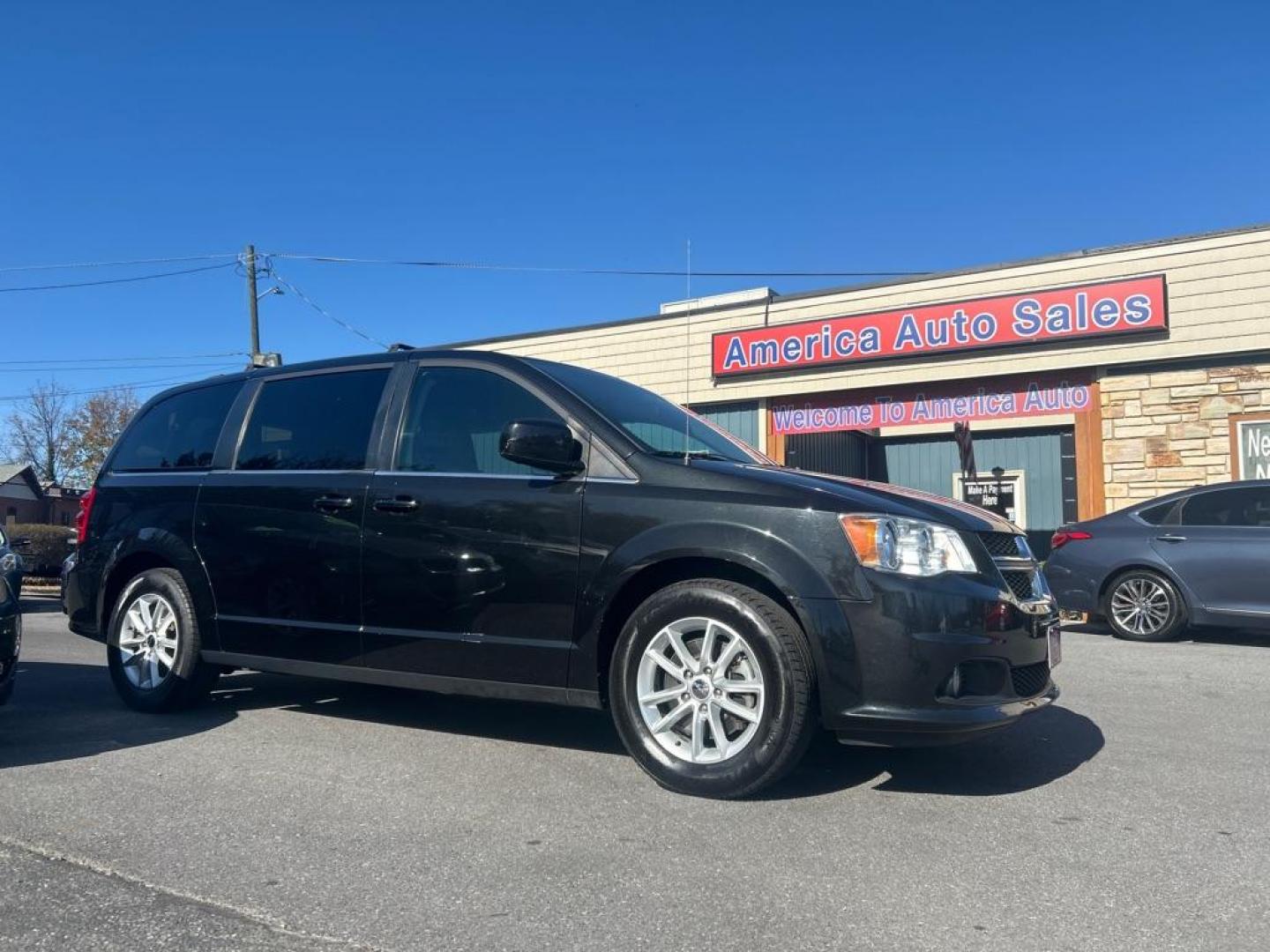 2019 BLACK DODGE GRAND CARAVAN SXT (2C4RDGCG2KR) with an 3.6L engine, Automatic transmission, located at 2514 Williamson Rd NE, Roanoke, VA, 24012, (540) 265-7770, 37.294636, -79.936249 - NO CREDIT CHECK FINANCING WITH ONLY $3000 DOWN PAYMENT!!!! Check out our website www.needausedvehicle.com for our No Credit Check/ In House Financing options!! No Credit Check Available!!! In House Financing Available!!! All Clean Title Vehicles (no Salvaged or flooded vehicles ever on our lot)! - Photo#0