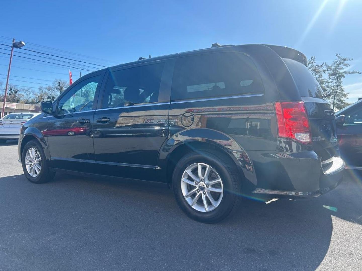 2019 BLACK DODGE GRAND CARAVAN SXT (2C4RDGCG2KR) with an 3.6L engine, Automatic transmission, located at 2514 Williamson Rd NE, Roanoke, VA, 24012, (540) 265-7770, 37.294636, -79.936249 - NO CREDIT CHECK FINANCING WITH ONLY $3000 DOWN PAYMENT!!!! Check out our website www.needausedvehicle.com for our No Credit Check/ In House Financing options!! No Credit Check Available!!! In House Financing Available!!! All Clean Title Vehicles (no Salvaged or flooded vehicles ever on our lot)! - Photo#5