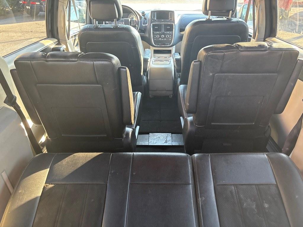 2019 BLACK DODGE GRAND CARAVAN SXT (2C4RDGCG2KR) with an 3.6L engine, Automatic transmission, located at 2514 Williamson Rd NE, Roanoke, VA, 24012, (540) 265-7770, 37.294636, -79.936249 - NO CREDIT CHECK FINANCING WITH ONLY $2800 DOWN PAYMENT!!!! Check out our website www.needausedvehicle.com for our No Credit Check/ In House Financing options!! No Credit Check Available!!! In House Financing Available!!! All Clean Title Vehicles (no Salvaged or flooded vehicles ever on our lot)!- Photo#3