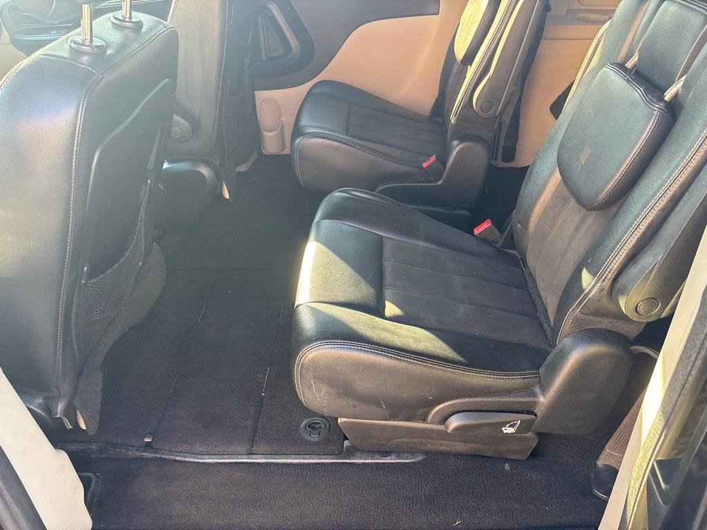2019 BLACK DODGE GRAND CARAVAN SXT (2C4RDGCG2KR) with an 3.6L engine, Automatic transmission, located at 2514 Williamson Rd NE, Roanoke, VA, 24012, (540) 265-7770, 37.294636, -79.936249 - NO CREDIT CHECK FINANCING WITH ONLY $2800 DOWN PAYMENT!!!! Check out our website www.needausedvehicle.com for our No Credit Check/ In House Financing options!! No Credit Check Available!!! In House Financing Available!!! All Clean Title Vehicles (no Salvaged or flooded vehicles ever on our lot)!- Photo#4