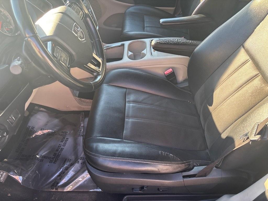 2019 BLACK DODGE GRAND CARAVAN SXT (2C4RDGCG2KR) with an 3.6L engine, Automatic transmission, located at 2514 Williamson Rd NE, Roanoke, VA, 24012, (540) 265-7770, 37.294636, -79.936249 - NO CREDIT CHECK FINANCING WITH ONLY $2800 DOWN PAYMENT!!!! Check out our website www.needausedvehicle.com for our No Credit Check/ In House Financing options!! No Credit Check Available!!! In House Financing Available!!! All Clean Title Vehicles (no Salvaged or flooded vehicles ever on our lot)!- Photo#6