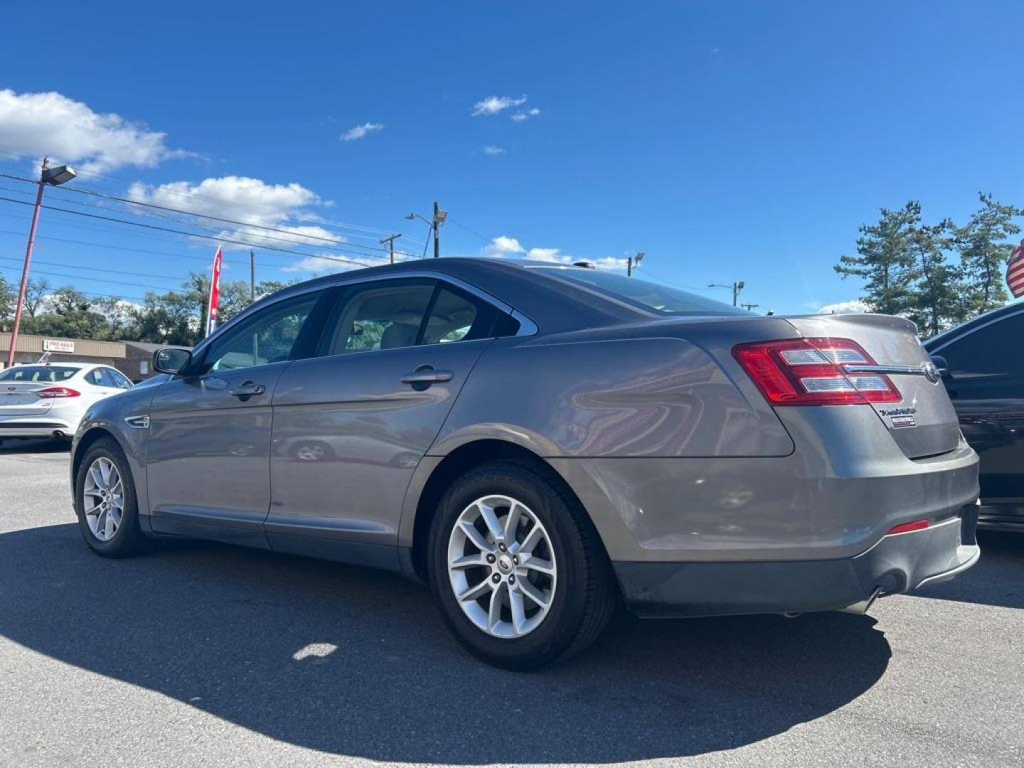 2013 GRAY FORD TAURUS SE (1FAHP2D99DG) with an 2.0L engine, Automatic transmission, located at 2514 Williamson Rd NE, Roanoke, VA, 24012, (540) 265-7770, 37.294636, -79.936249 - NO CREDIT CHECK FINANCING WITH ONLY $2300 DOWN PAYMENT!!!! Check out our website www.needausedvehicle.com for our No Credit Check/ In House Financing options!! No Credit Check Available!!! In House Financing Available!!! All Clean Title Vehicles (no Salvaged or flooded vehicles ever on our lot)! - Photo#2