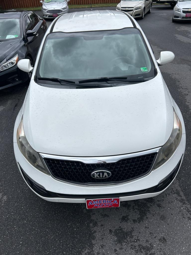 2016 WHITE KIA SPORTAGE LX (KNDPBCAC5G7) with an 2.4L engine, Automatic transmission, located at 2514 Williamson Rd NE, Roanoke, VA, 24012, (540) 265-7770, 37.294636, -79.936249 - NO CREDIT CHECK FINANCING WITH ONLY $3500 DOWN PAYMENT!!!! Check out our website www.needausedvehicle.com for our No Credit Check/ In House Financing options!! No Credit Check Available!!! In House Financing Available!!! All Clean Title Vehicles (no Salvaged or flooded vehicles ever on our lot)! - Photo#1