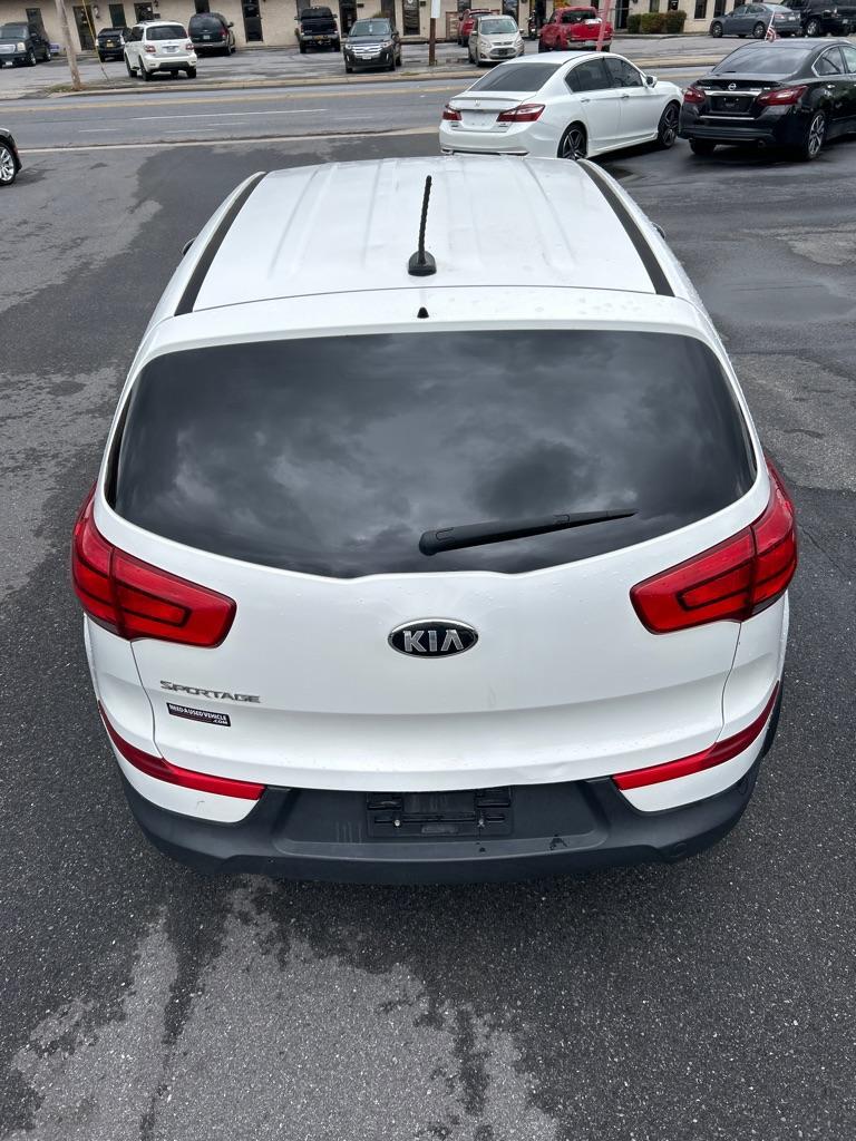 2016 WHITE KIA SPORTAGE LX (KNDPBCAC5G7) with an 2.4L engine, Automatic transmission, located at 2514 Williamson Rd NE, Roanoke, VA, 24012, (540) 265-7770, 37.294636, -79.936249 - NO CREDIT CHECK FINANCING WITH ONLY $3500 DOWN PAYMENT!!!! Check out our website www.needausedvehicle.com for our No Credit Check/ In House Financing options!! No Credit Check Available!!! In House Financing Available!!! All Clean Title Vehicles (no Salvaged or flooded vehicles ever on our lot)! - Photo#3