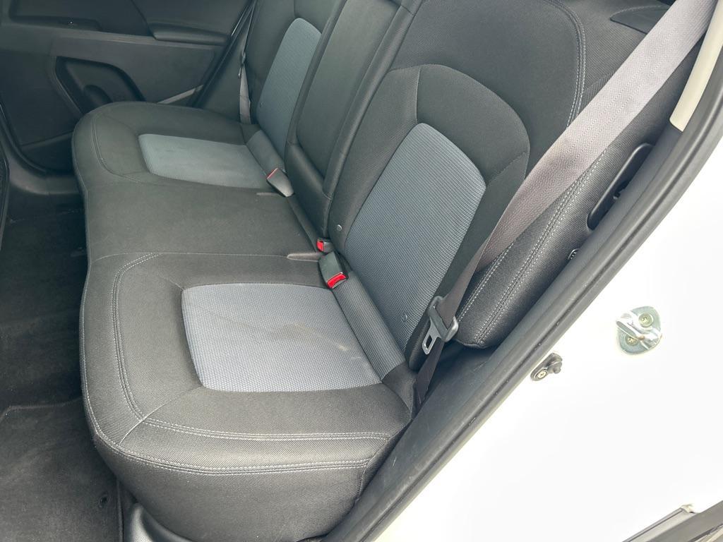 2016 WHITE KIA SPORTAGE LX (KNDPBCAC5G7) with an 2.4L engine, Automatic transmission, located at 2514 Williamson Rd NE, Roanoke, VA, 24012, (540) 265-7770, 37.294636, -79.936249 - NO CREDIT CHECK FINANCING WITH ONLY $3500 DOWN PAYMENT!!!! Check out our website www.needausedvehicle.com for our No Credit Check/ In House Financing options!! No Credit Check Available!!! In House Financing Available!!! All Clean Title Vehicles (no Salvaged or flooded vehicles ever on our lot)! - Photo#6