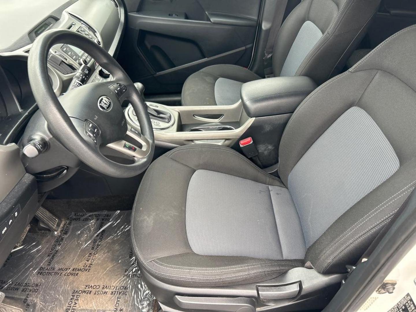 2016 WHITE KIA SPORTAGE LX (KNDPBCAC5G7) with an 2.4L engine, Automatic transmission, located at 2514 Williamson Rd NE, Roanoke, VA, 24012, (540) 265-7770, 37.294636, -79.936249 - NO CREDIT CHECK FINANCING WITH ONLY $3700 DOWN PAYMENT!!!! Check out our website www.needausedvehicle.com for our No Credit Check/ In House Financing options!! No Credit Check Available!!! In House Financing Available!!! All Clean Title Vehicles (no Salvaged or flooded vehicles ever on our lot)! - Photo#8