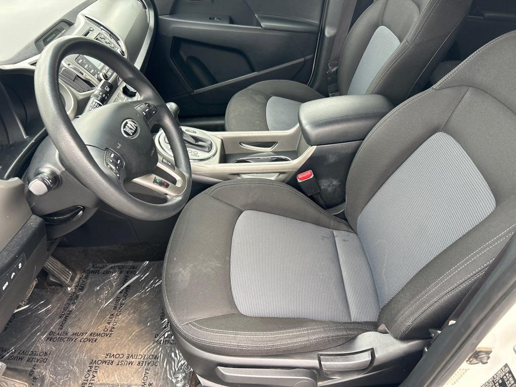 2016 WHITE KIA SPORTAGE LX (KNDPBCAC5G7) with an 2.4L engine, Automatic transmission, located at 2514 Williamson Rd NE, Roanoke, VA, 24012, (540) 265-7770, 37.294636, -79.936249 - NO CREDIT CHECK FINANCING WITH ONLY $3500 DOWN PAYMENT!!!! Check out our website www.needausedvehicle.com for our No Credit Check/ In House Financing options!! No Credit Check Available!!! In House Financing Available!!! All Clean Title Vehicles (no Salvaged or flooded vehicles ever on our lot)! - Photo#8