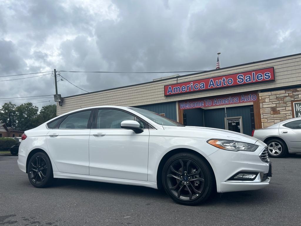 2018 Ford Fusion SE's photo
