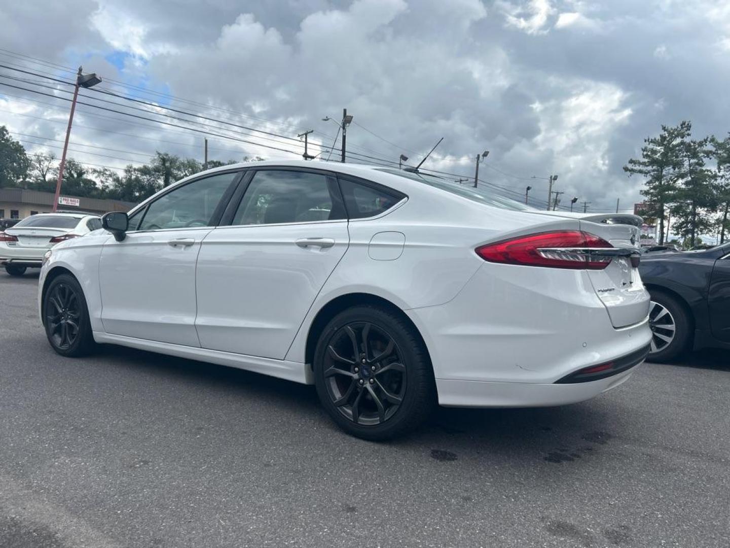 2018 WHITE FORD FUSION SE (3FA6P0HD1JR) with an 1.5L engine, Automatic transmission, located at 2514 Williamson Rd NE, Roanoke, VA, 24012, (540) 265-7770, 37.294636, -79.936249 - NO CREDIT CHECK FINANCING WITH ONLY $3500 DOWN PAYMENT!!!! Check out our website www.needausedvehicle.com for our No Credit Check/ In House Financing options!! No Credit Check Available!!! In House Financing Available!!! All Clean Title Vehicles (no Salvaged or flooded vehicles ever on our lot)! - Photo#1