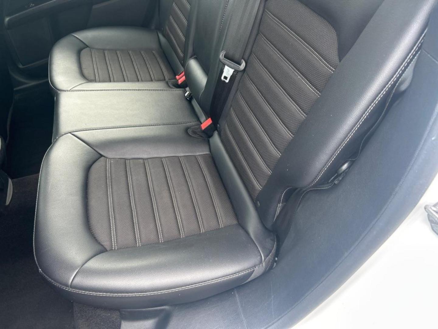 2018 WHITE FORD FUSION SE (3FA6P0HD1JR) with an 1.5L engine, Automatic transmission, located at 2514 Williamson Rd NE, Roanoke, VA, 24012, (540) 265-7770, 37.294636, -79.936249 - NO CREDIT CHECK FINANCING WITH ONLY $3500 DOWN PAYMENT!!!! Check out our website www.needausedvehicle.com for our No Credit Check/ In House Financing options!! No Credit Check Available!!! In House Financing Available!!! All Clean Title Vehicles (no Salvaged or flooded vehicles ever on our lot)! - Photo#2